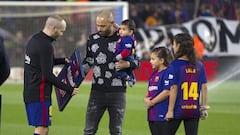 Messi leads Barcelona to the semi-finals in Coutinho's debut