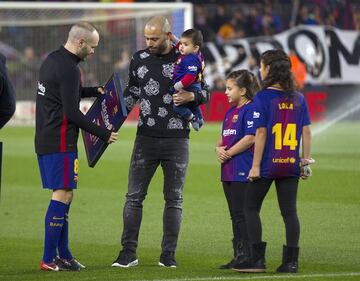 Mascherano gets a guard of honour and hugs and kisses from his teammates.