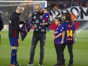 Mascherano gets a guard of honour and hugs and kisses from his teammates.