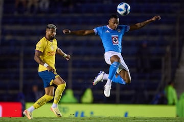 Rodrigo Aguirre (L) of America fights for the ball with Willer Ditta (R) of Cruz Azul during the 6th round match between Cruz Azul and America as part of the Liga BBVA MX, Torneo Apertura 2024 at Ciudad de los Deportes Stadium on August 31, 2024 in Mexico City, Mexico.