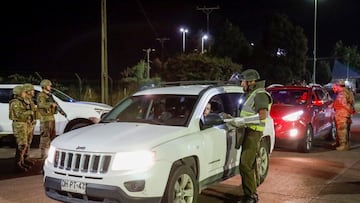 Carabineros encuentra un auto abandonado en medio de la fiscalización y lo que descubre es aún peor