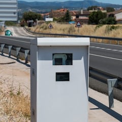 El truco para saber si hay un radar de la DGT detrás de los paneles de las carreteras en España