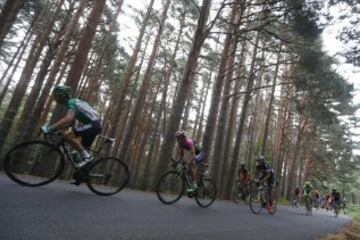 El ciclista portugués del equipo Lampre, Nelson Oliveira, durante la decimotercera etapa de la Vuelta Ciclista a España, disputada entre Calatayud y Tarazona, de 177 kilómetros de recorrido.