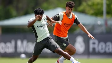 Endrick, con Jacobo, en la sesión de este lunes del Real Madrid en Palm Beach.