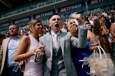 Ambiente durante  el primer día del Festival del Derby de Epsom en Surrey. Es una carrera de galope plano de 2423 metros de distancia y su primera edición fue en 1780.