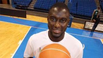 <b>Intimidación</b>. El secretario técnico del Regal Barcelona, Joan Creus, ha destacado la gran pareja intimidatoria de pívots que tiene en la zona tras la incorporación de Ndong