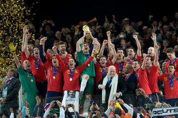 España conquistó su primer Mundial después de ganar en la final a Países Bajos por 0-1. La Roja fue campeona con el menor número de goles de la historia, 8. 
