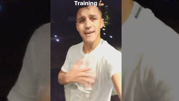 Alexis S¨¢nchez mostr¨® su intenso trabajo f¨ªsico en casa