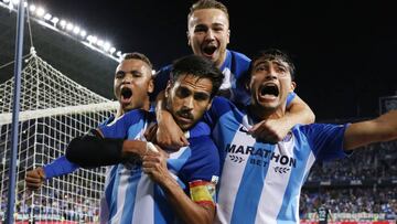 Los jugadores del M&aacute;laga celebran el gol de Recio frente al Celta en LaLiga. 