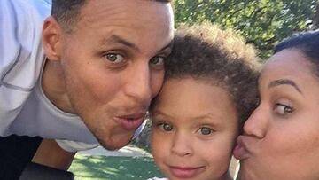 Stephen, Riley y Ayesha Curry.