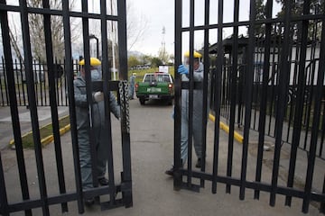 Santiago, 18 de julio 2020
Medidas de control para el regreso a los entrenamientos de Colo Colo durante la cuarentena por covid 19 en las canchas alternativas del estadio monumental David Arellano

Dragomir Yankovic/Photosport