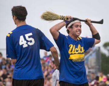 Los jugadores de UCLA, se lamentan tras perder el partido de la final ante la Universidad de Texas.