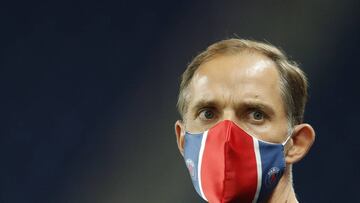 Soccer Football - Ligue 1 - Paris St Germain v Olympique de Marseille - Parc des Princes, Paris, France - September 13, 2020  Paris St Germain coach Thomas Tuchel wearing a protective face mask during the match  REUTERS/Gonzalo Fuentes