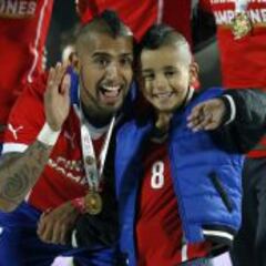 Problema médico de su hijo motivó salida de Vidal de la Roja