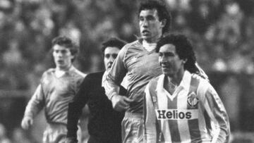 M&aacute;gico Gonz&aacute;lez jug&oacute; media temporada con el Real Valladolid y debut&oacute; ante el Real Madrid. En la foto de Valdano.