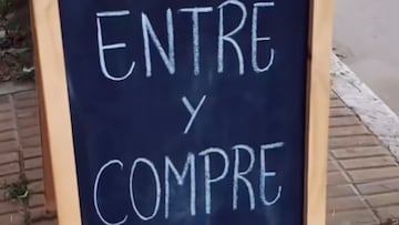 Pide a su marido que ponga un cartel para que la gente compre en su tienda y lo que escribe es simplemente cine