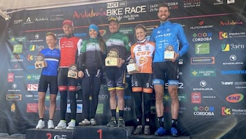 Podio final de la Andalucía Bike Race 2020.