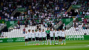 Minuto de silencio en el Racing - Amorebieta.