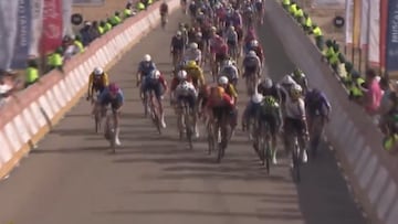 Impresionante sprint entre Molano y Gaviria en Omán