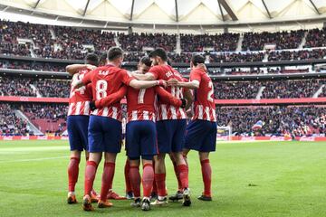 Los jugadores celebran el 1-0 de Griezmann. 