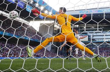 Azpilicueta adelantó a España con el 1-2.
