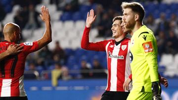 Córdoba celebra su gol con Rico.