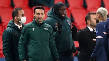 La UEFA suspende hasta final de temporada al cuarto árbitro del
PSG-Basaksehir