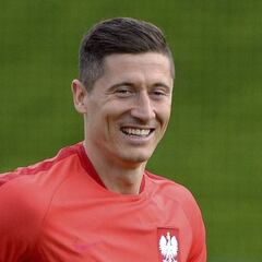 Robert Lewandowski fuerza para venir también este verano