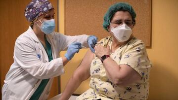 Los siguientes grupos en vacunarse: así puede influir el parón de AstraZeneca