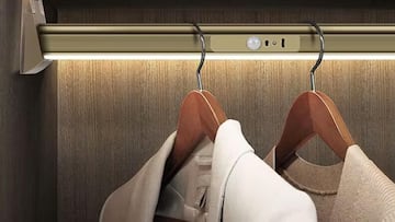 Ni cables ni obras: el perchero de aluminio con luces LED que gusta a todo el mundo está disponible en Amazon.