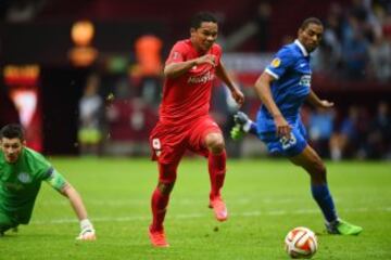 Bacca hizo este golazo que representó el 2-1 para el Sevilla.