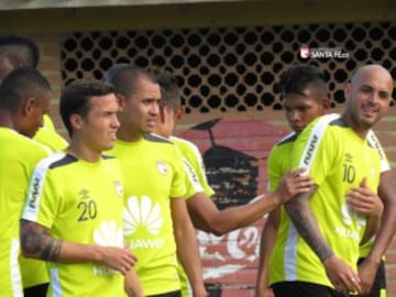 19 jugadores de Santa Fe viajaron a Bolivia para el partido frente a Oriente Petrolero el 4 de febrero.