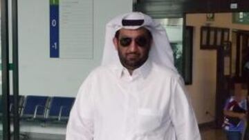 <b>EN MÁLAGA. </b>Al-Thani llegó ayer al aeropuerto de Málaga para presenciar el partido de hoy.