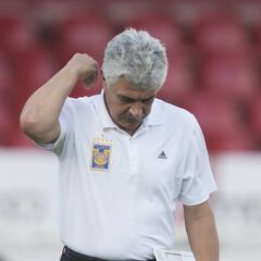 Tuca Ferretti lamenta imposición de jóvenes por la Regla 20/11