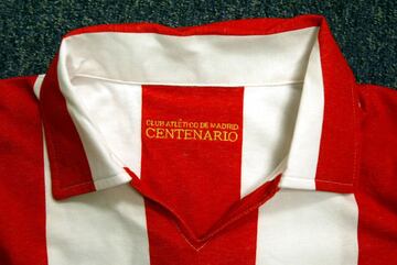 Equipación conmemorativa del centenario del Atletico de Madrid 1903-2003.