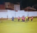 No es habitual en el fútbol: penal injusto y el delantero hace esto