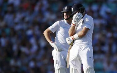 Pakistan in driving seat after Younus hits 218 at the Oval