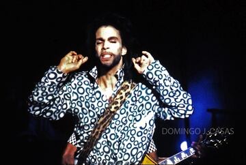 Olé olé olé. Prince played one of the most memorable gigs at the Vicente Calderón in 1990.