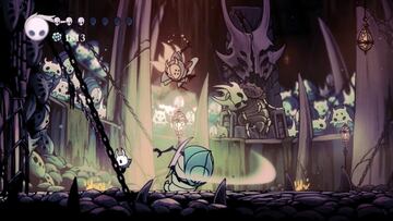 "Hollow Knight toma el relevo de Ori and the Blind Forest por su preciosismo gráfico, así como de Salt and Sanctuary por sus reminiscencias de la saga Dark Souls aplicadas a lo bidimensional. Aunque no llega al virtuosismo técnico del primero, debido al estilo demasiado minimalista de algunos diseños, pensamos que asimila las enseñanzas de Dark Souls con más personalidad y cariño que el segundo. Con un gigantesco mundo que explorar que emocionará a los fans del género así como una sorprendente cantidad de contenido, estamos ante una de las grandes sorpresas indie del año hasta el momento y, sobre todo, uno de los mejores metroidvanias...nos atreveríamos a decir que de siempre". (Carlos Forcada, Meristation, Nota: 9)