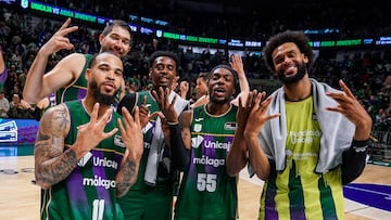 Los jugadores del Unicaja tras el triunfo.