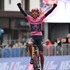 Egan Bernal gana la etapa 16 y es más líder del Giro de Italia