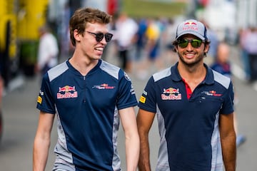 Despus de compartir la temporada de 2015 y cuatro carreras de la de 2016 con Verstappen antes de su salto a Red Bull, Sainz tuvo al ruso Kvyat como compa?ero de equipo de Toro Rosso, al que super en resultados holgadamente.