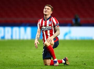 Trippier ha sido sancionado por la Federaci¨®n Inglesa por violar la normativa de apuestas. La Federaci¨®n de este pa¨ªs le suspende con diez semanas sin jugar, curiosamente cuando no hay ning¨²n encuentro de la selecci¨®n inglesa de por medio. Trippier es indiscutible en el lateral derecho del Atl¨¦tico, que ya ha recurrido esta sanci¨®n. Veremos en lo que queda finalmente todo. El club no fichar¨¢ ning¨²n lateral diestro. Est¨¢n Vrsaljko y el canterano Ricard como posibles sustitutos...