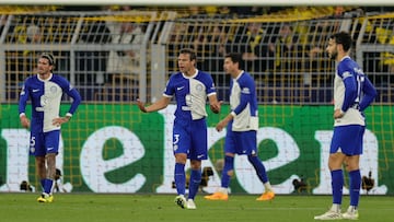 Dortmund (Germany), 16/04/2024.- Cesar Azpilicueta (C) of Atletico and his teammates react after conceding the first goal during the UEFA Champions League quarter final, 2nd leg match between Borussia Dortmund and Atletico Madrid in Dortmund, Germany, 16 April 2024. (Liga de Campeones, Alemania, Rusia) EFE/EPA/FRIEDEMANN VOGEL