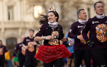 Mucho humor, alegría y disfraces en la carrera popular de la San Silvestre Vallecana. 