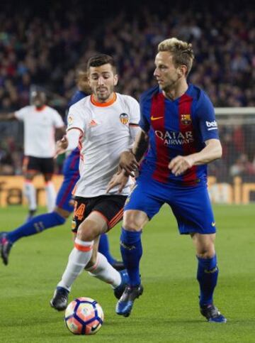 Rakitic and Gayá.