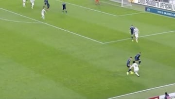 Caño Cuadrado al Chucky Lozano