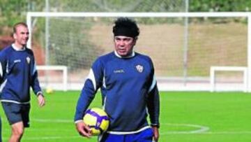 <b>EL ÚLTIMO. </b>Hugo fue destituido tras la última derrota del Almería.