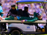PUEBLA, MEXICO - NOVEMBER 8: Kevin Mier goalkeeper of Cruz Azul leaves the pitch injured during the 17th round match between Cruz Azul and Pumas UNAM as part of the Torneo Apertura 2025 Liga MX at Cuauhtemoc Stadium on November 8, 2025 in Puebla, Mexico. (Photo by Cesar Gomez/Jam Media/Getty Images)