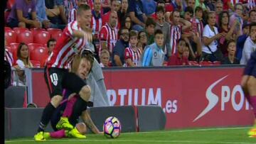 Muniain pide penalti de Rakitic en los instantes finales del Athletic 0-1 Barça.
